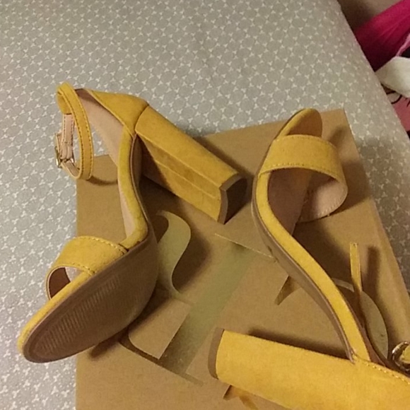 Becca style heels - Picture 2 of 2